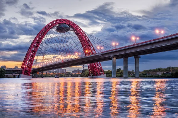 Arco del pintoresco puente — Foto de Stock