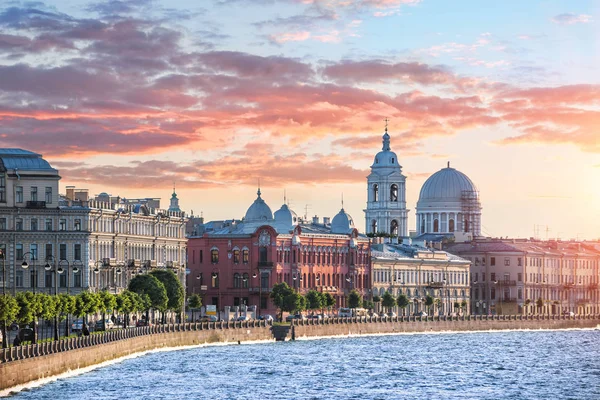 Chiesa di Ekaterininskaya sul lungomare di Makarov — Foto Stock