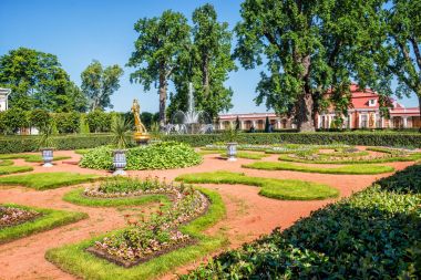 Monplaisir sarayda peterhof