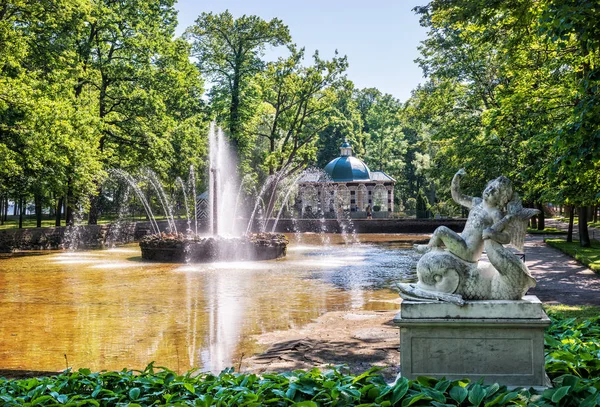 Çeşme Peterhof güneşte