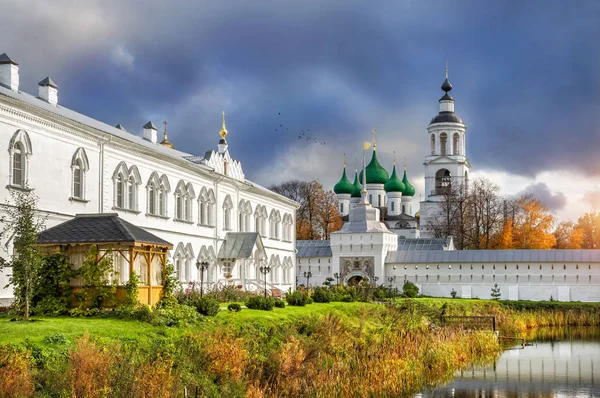 Ο Καθεδρικός Ναός Vvedensky της Μονής Tolgsky — Φωτογραφία Αρχείου