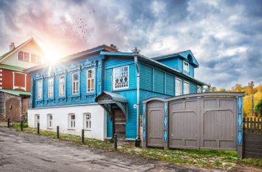Nikolskaya Caddesi üzerinde ahşap yazlık 