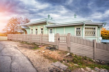 Yeşil Ev yedi pencere hakkında