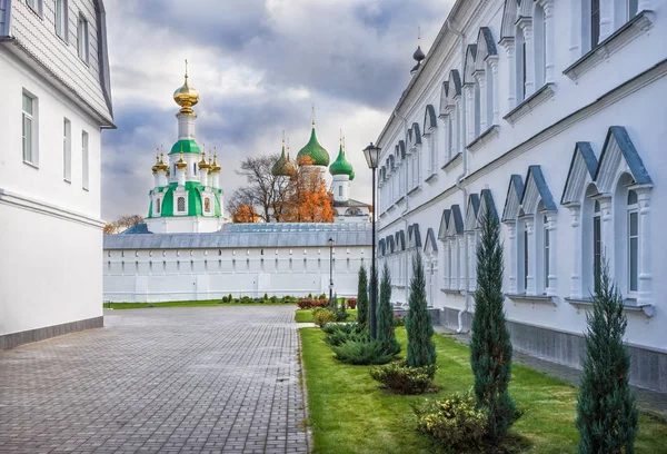 Il Tempio Spassky e la Cattedrale di Vvedensky — Foto Stock