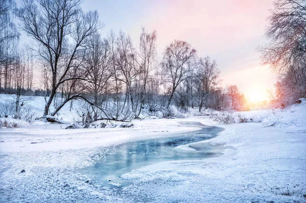 Winter landscape on the bank of the frozen river — Stock Photo, Image