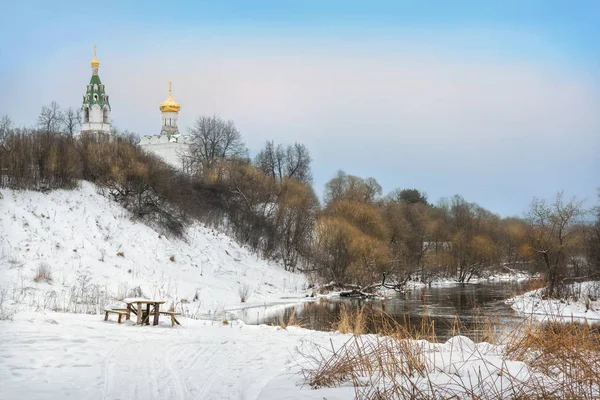 yüksek Nehri'nin üzerinde