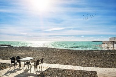 Issız bir sezon olduğunda Sochi Beach'de