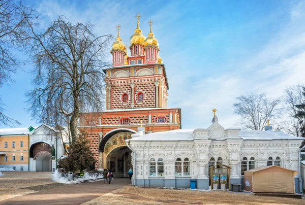 Predtechenskaya Gate kostel v lávře — Stock fotografie