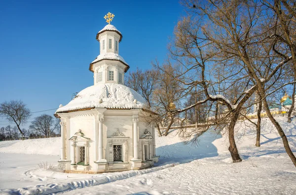 Capilla Pyatnitsky bien —  Fotos de Stock