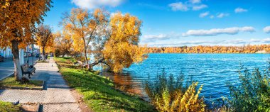 Plyos şehrindeki Volga Nehri
