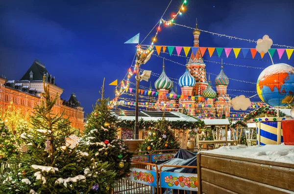 Bandiere e altre decorazioni di Capodanno di Piazza Rossa — Foto Stock