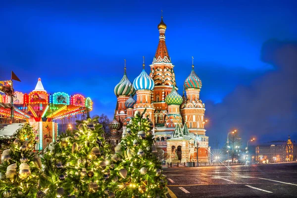 Nový rok kolotoč na Rudém náměstí v Moskvě — Stock fotografie