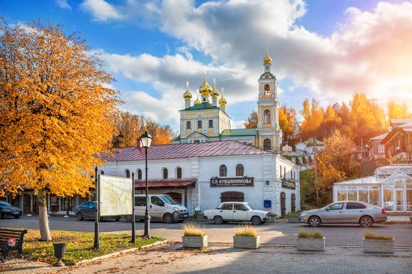 Église de la Résurrection dans la ville de Plyos — Photo