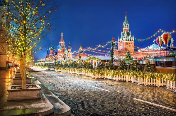 Multi-colored balls on trees on Red Square — Stock Photo, Image