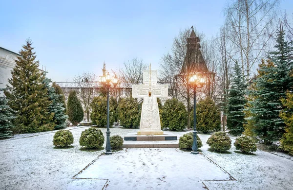 Cross next to the Elias Church in Pafnutiev Monastery — ストック写真