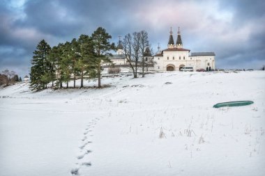 Ferapontov Belozersky manastırı ve ayak izleri