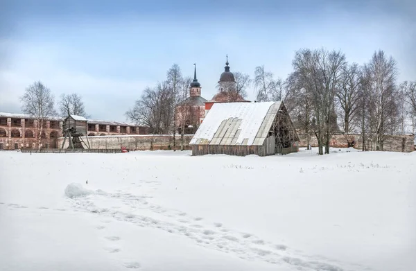 Stěny a chrámy v klášteře Kirillo-Belozersky — Stock fotografie