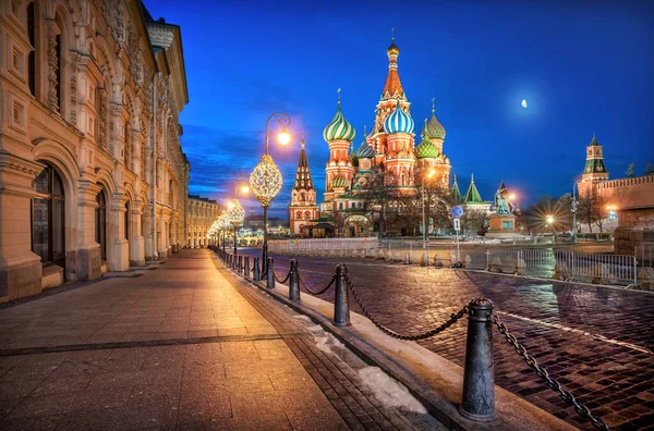 Bazylewska Katedra Pod Błękitnym Niebem Placu Czerwonym Moskwie Świetle Księżyca — Zdjęcie stockowe