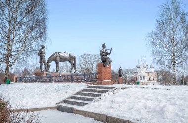 Bir kış sabahı şair Batyushkov ve Vologda 'nın diğer heykelleri ve St. John Chrysostom Kilisesi anıtı