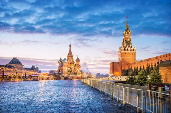 Catedral San Basilio Torre Spasskaya Plaza Roja Moscú Luz Las —  Fotos de Stock