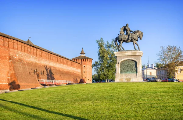 Monumento Dmitry Donskoy Perto Parede Kolomna Kremlin Uma Noite Verão — Fotografia de Stock