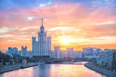 Moskova 'da Kotelnicheskaya seti üzerinde yüksek binalar inşa edilir.