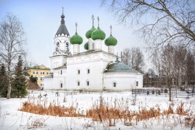 Vologda 'daki Varsayım Manastırı Kilisesi Bulutlu bir kış gününde