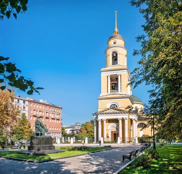 Monument Alexei Nikolayevich Tolstoy Great Ascension Church Moscow Sunny Summer — Stock Photo, Image