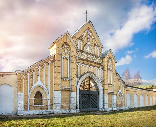 Portes Cour Équestre Domaine Golitsyn Dubrovitsy Par Une Journée Ensoleillée — Photo