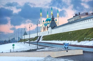 Kul Şerif Camii, Kazan 'da bir bahar akşamı Kremlin' in duvarları ve kuleleri