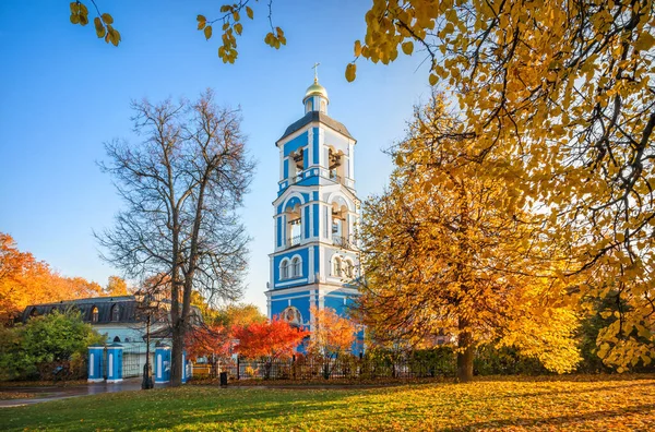 Campanario Iglesia Primavera Dadora Vida Parque Tsaritsyno Moscú Entre Coloridos — Foto de Stock