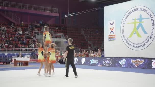 Zaporizhia Ουκρανία Νοεμβρίου 2019 Cheerleading Cup Ukraine Δύσκολος Ακροβατικός Αριθμός — Αρχείο Βίντεο