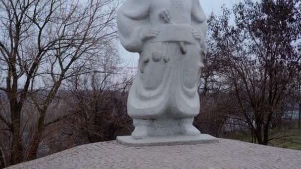 Monument Voor Zaporizhzhya Kozak Die Het Eiland Khortytsya Staat — Stockvideo
