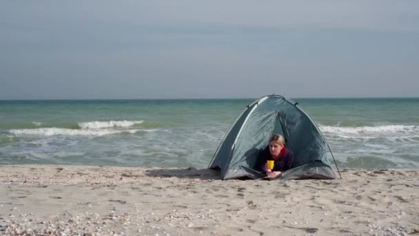 Young Woman Tourist Tent Drinks Tea Rest Seashore — Stock Video