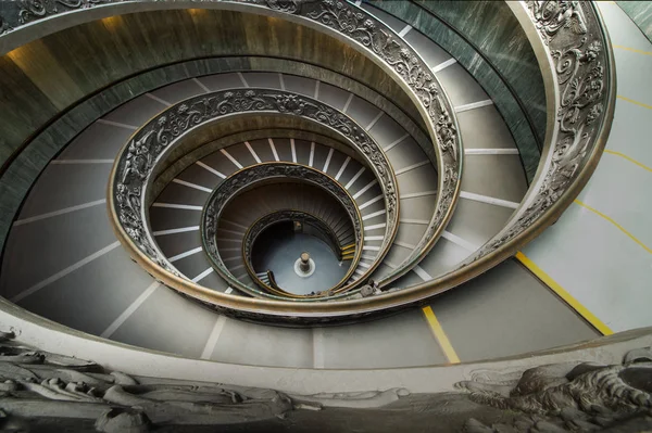 Escalera circular en Roma — Foto de Stock