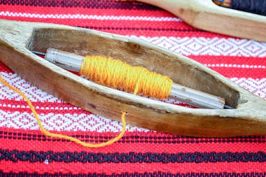 dokuma tezgâhı ve çözgü üzerinde Servisi.