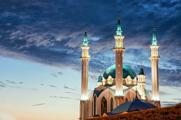 stock image Night view of the Kul Sharif (Qolsherif, Kol Sharif, Qol Sharif, Qolsarif) Mosque in Kazan Kremlin. One of the largest mosques in Russia. UNESCO World Heritage Site. Copy soace at the dramatic sky.