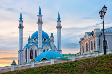 Yaz günbatımı üzerinde bir cami Kul Şerif, Kazan, Rusya Federasyonu