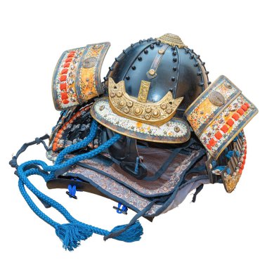 Retro tarz ya da retro renk beyaz arka plan üzerinde geleneksel Japon samuray savaş kask izole.