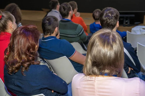 Conférence d'affaires public vue arrière rapprochée . — Photo