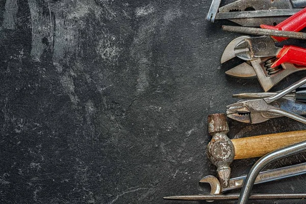 Üstten Görünüm araçları ile kopya alanı, yazıt için bir siyah çimento arka plan olarak ayarlayın. Babalar günü kavramı.