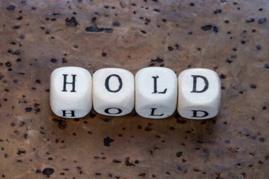 Bir ahşap küplerin bir kahverengi mantar arka plan metni yerleştirmek