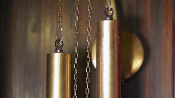 The movement of the pendulum and the weights of old wooden clock — Stock Video