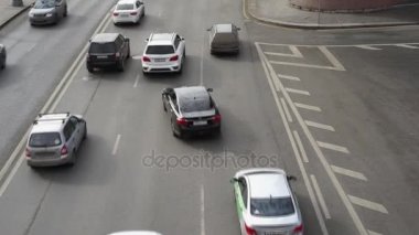 Moskova, Rusya - 15 Şubat 2017: sokakta trafik, Moskova'da otomobillerin en iyi görünümü kadar yakın.