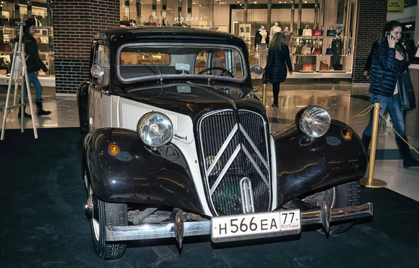 Moscow, Russia - April 02, 2017: Citroen 11c, Traction Avant, France 1953. Retro car exibition in shopping mall Metropolis. — Stock Photo, Image