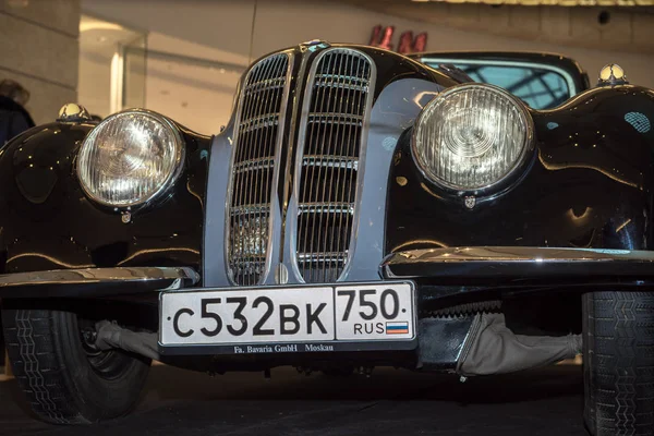 Moscou, Rússia - 02 de abril de 2017: BMW-327 / 28 Coupe, Alemanha 1939 . — Fotografia de Stock