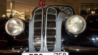 Moskova, Rusya - 02 Nisan 2017: Coupe Bmw-327/28, 1939 Almanya. Alışveriş Merkezi Metropolis Retro araba fuarına katıldık.