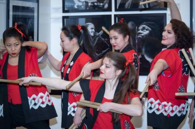 Moscow, Rusya Federasyonu - 21 Nisan 2017: Taiko davulcular kızlar 