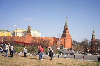 Moskova, Rusya - 30 Nisan 2017: Moskova Kremlin insanlar.