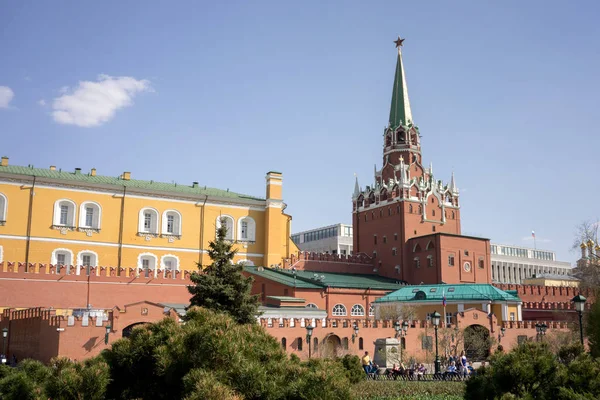 TROİTSKAYA'Moskova Kremlin kuzeybatı duvarına Merkezi ana ziyaretçi girişini Kremlin içine kulesidir. — Stok fotoğraf